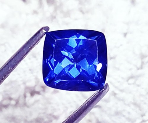 Pierre Précieuse Tanzanite Bleue Naturelle Non Chauffée - 11 X 9 Mm - Coupe Coussin émeraude - 3.95 Carats