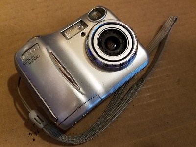 Nikon Coolpix 3200 3.2MP Digital Camera 3x Optical E3200 2-AA