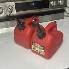 Vintage Chilton P10 Pre Ban 1 Gallon Plastic Rear Vented Gas Fuel Can Lot Of 2 