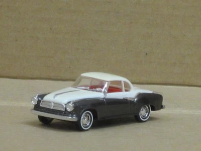 Borgward Isabella Coupé in weiß/graumetallic ohne Box Busch 1:87 - Bild 1 von 3