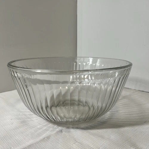 Vintage  Pyrex 7403-S 10 Cup Ribbed Clear Glass 2.5L