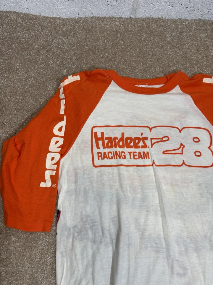 Camisa De Colección Cale Yarborough Para Hombres Talla S NASCAR Racing 28 Hardee's 1984 Daytona Foto 3 de 4