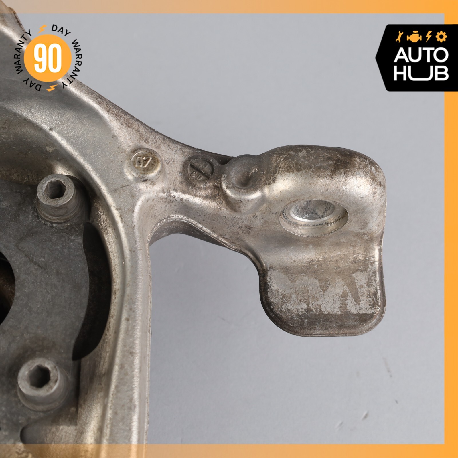 11-19 Maserati GranTurismo M145 Front Left Driver Side Spindle Knuckle Hub OEM