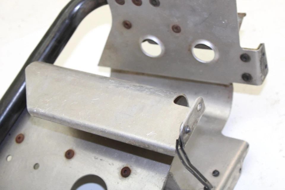 Yamaha Sx700r 2001 OEM reposapiés derecho pozo 8ED-21970-09-00 SY91 Foto 3 de 4