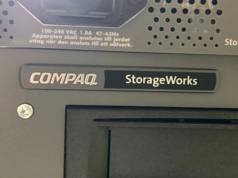 Compaq Storage Works110/220 GB SDLT w/ SAN Switch 2/8-EL - Image 4 of 4