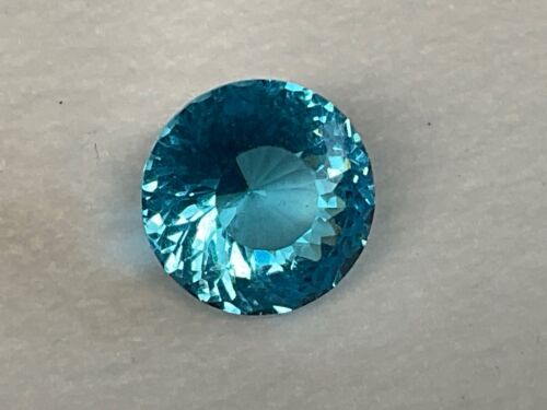 Edelstein eisblau geschliffen / P.02 Weitere Steine hier ! TOP PREIS !