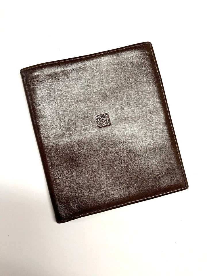 CARTERA DE CUERO ULTRA SUAVE EN RELIEVE ANAGRAMA VINTAGE LOEWE LOGOTIPO PLEGABLE ESPAÑA MARRÓN Foto 4 de 4