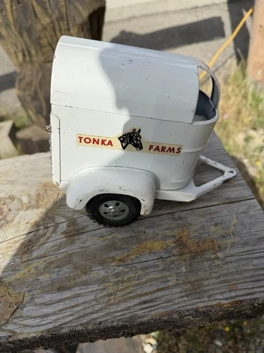 Vintage 1960's white Tonka Farms Horse trailer