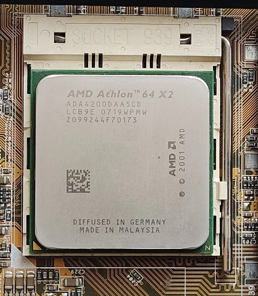 Asus A8V Deluxe Motherboard with Athlon 64 4200+ X2 CPU and 3GB RAM Test OK! 348 - Image 3 of 4