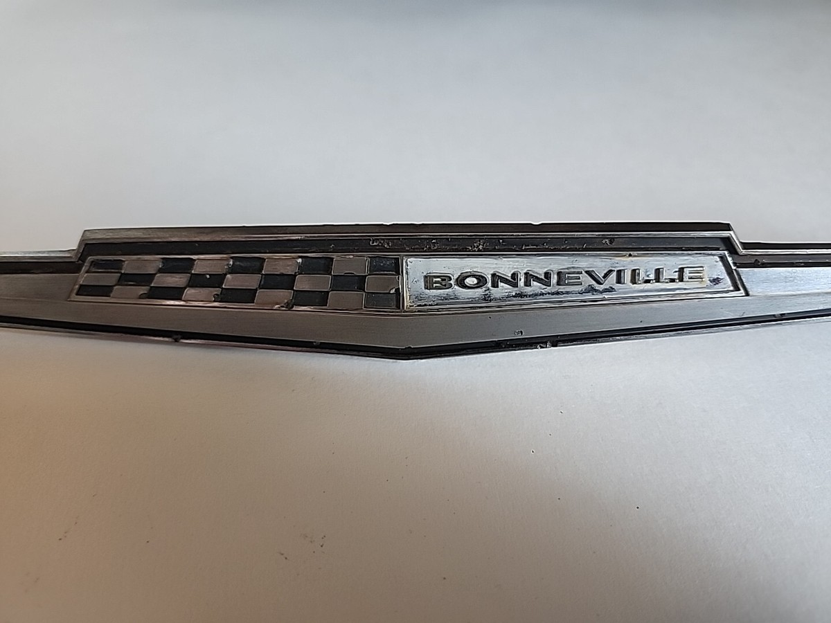 1962 1963 1964 60's Vintage Pontiac Bonneville Fender Emblem Badge