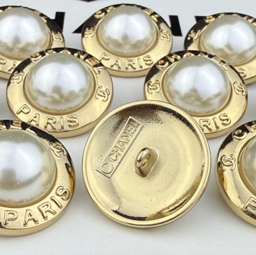 10 CHANEL PARIS BUTTONS GOLD WITH WHITE PEARL METAL 22MM VINTAGE - Picture 5 of 9