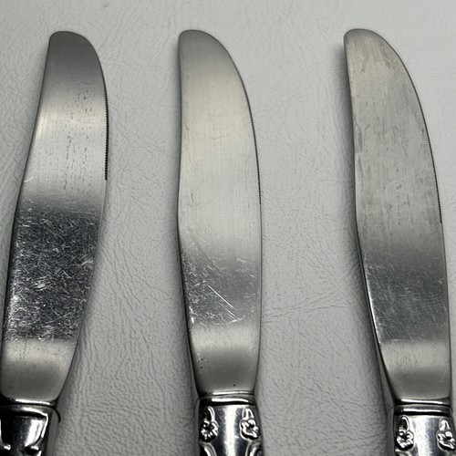 Oneida Chateau Stainless Flatware Three Serrated Knives 8 1/2” - Picture 4 of 6