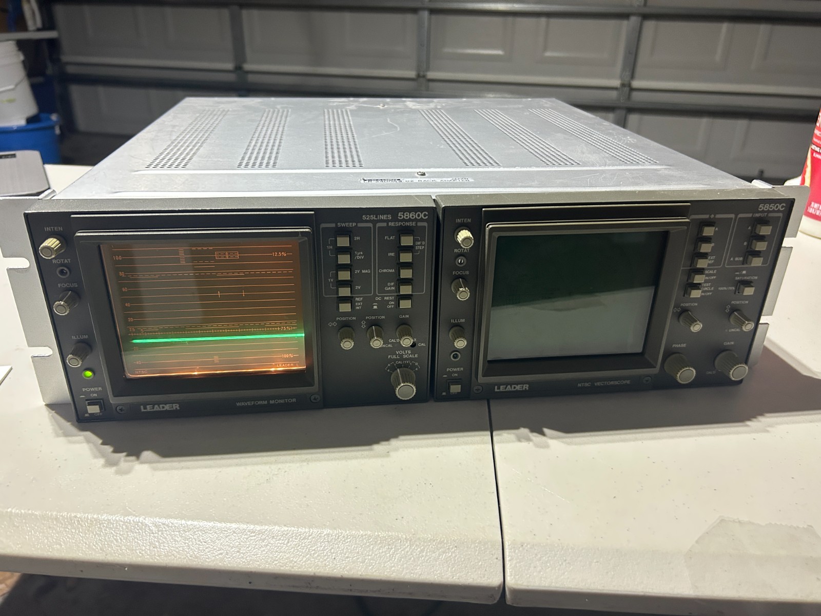 Leader 5860C Waveform Monitor 5850C NTSC Vectorscope LR-2400A Rack Adapter