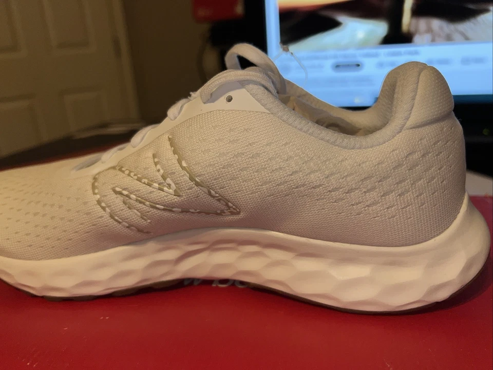 Zapatos para correr New Balance 520 V8 para mujer blancos anchos talla 11 Foto 4 de 4