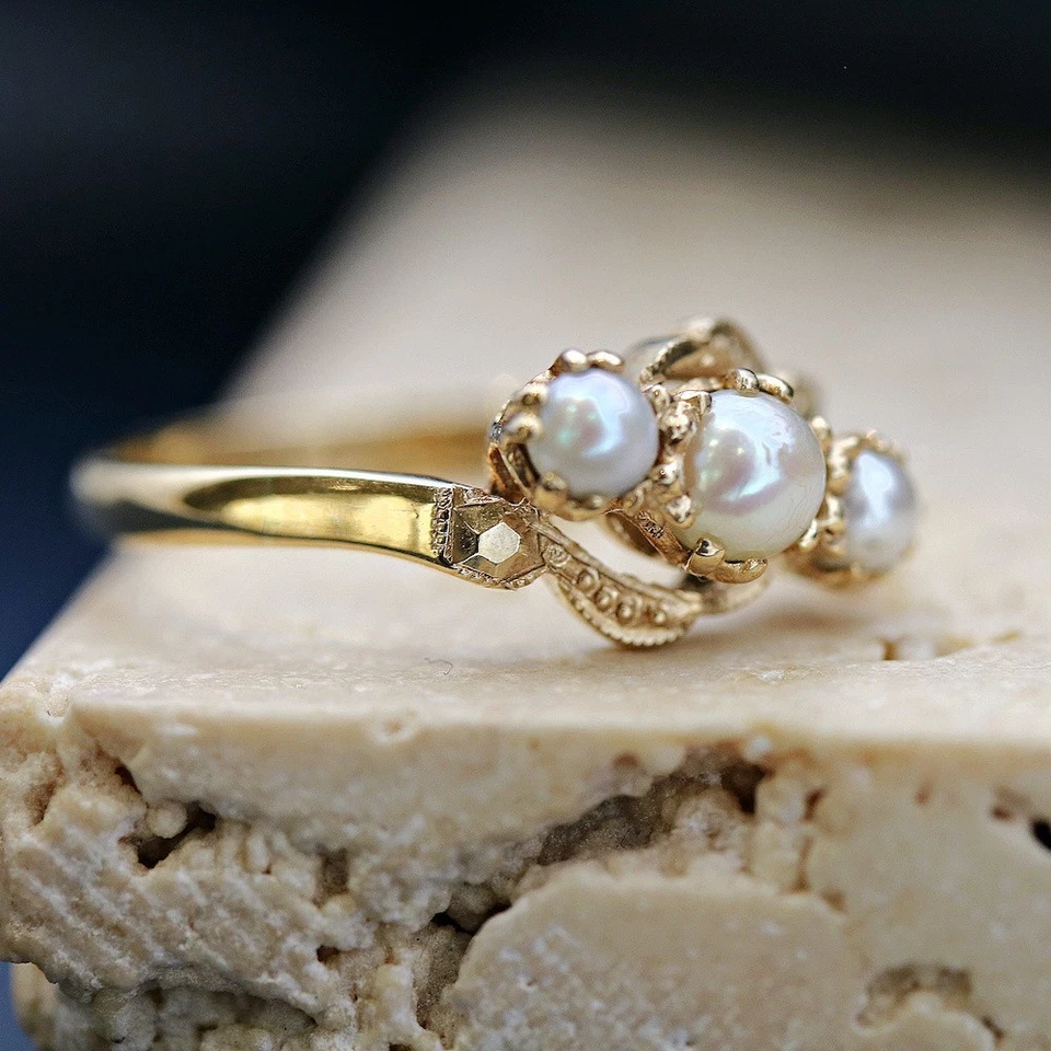 Anillo de tres piedras con perlas de oro amarillo de 9 quilates - talla L Foto 3 de 4