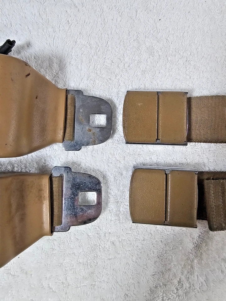 Par de cinturones de seguridad delanteros retráctiles Ford Thunderbird FoMoCo 1964-65 bronceados y con cable OEM Foto 3 de 4