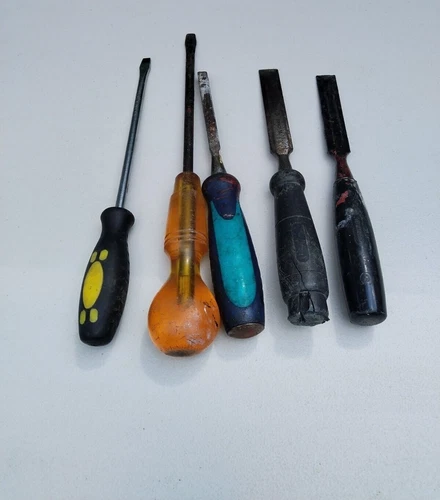 WORKING TOOLS MIXED VARIOUS WOOD  CHISELS  & SCREWDRIVER - ITEM'S TO BE RESCUE