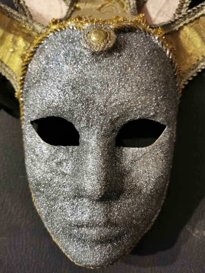 MASCHERA di CARNEVALE VENEZIANA - Giullare - ORO / ARGENTO - Immagine 3 di 4