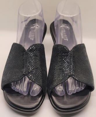 Munro American Black Slide Sandals Women's Size 11 M Excellent Condition 