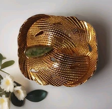 Vtg Textured Gold Tone Green Agate Open Work 3D Floral Pea Pod Layered Brooch