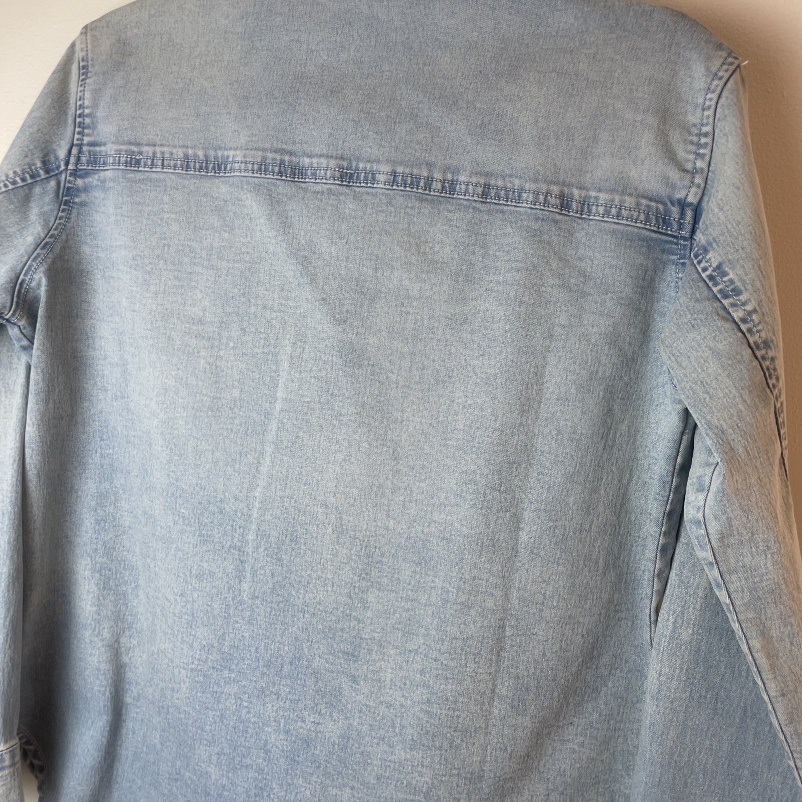 True Religion Women’s Light Bliss Wash Logo Georgia LS Denim Shirt S  RRP $149 image 8