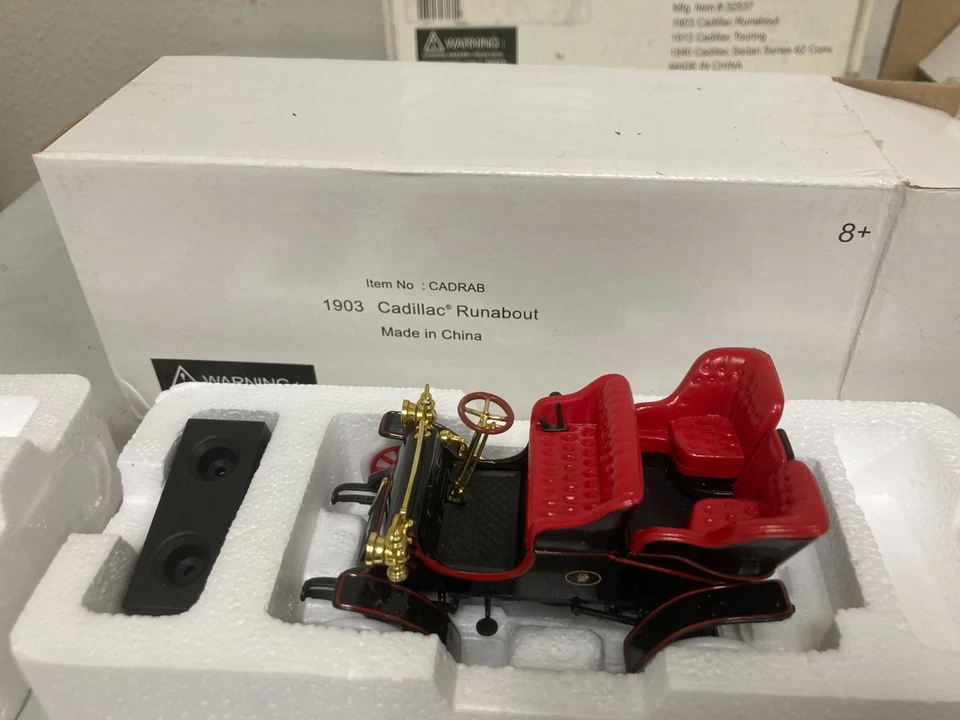 Lot of 3 Cadillac Diecast Cars 1913 Touring 1903 Runabout 1938 Fleetwood 1940 Se - Image 4 of 4