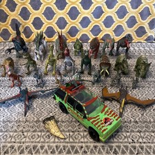 Huge Lot of 25 JURASSIC World/Park Dinosaur Toy Figure Dino Figures Plus Jeep