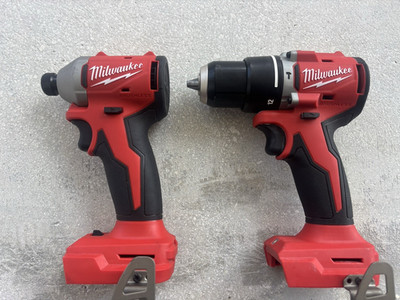 Milwaukee M18 18V Brushless 2ToolSet Impact Driver & Drill It was used only once