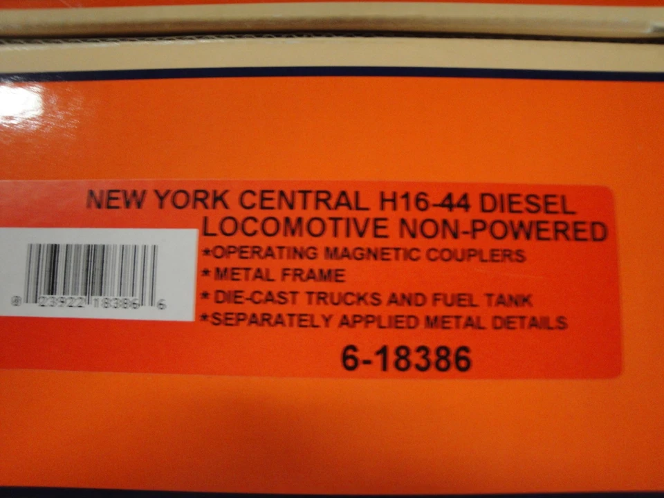 Lionel O Gauge 18385 powered 18386 dummy NYC New Your Central H16-44 Diesel set - Image 2 of 4