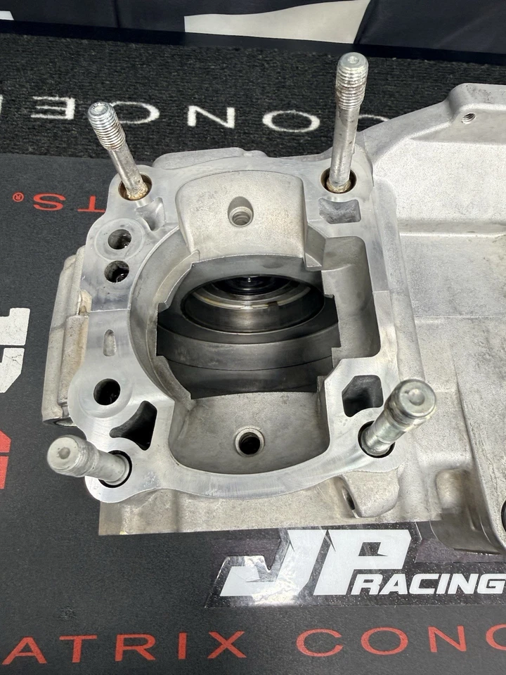 Оригинальный комплект картера 2003 KAWASAKI KX250 слева и справа! 14001-1307, хорошие чехлы KX250 - Изображение 2 из 4