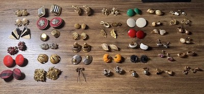 Vintage High End Jewelry Lot 42 Pairs Of Clip-on Earrings BSK,Nina Ricci,Napier+