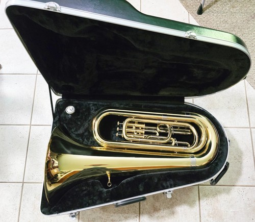 Eastman EBB231 Student Series 3-Valve 3/4 BBb Tuba Lacquer Yellow Brass Bell