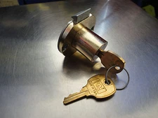 Free Ship, National  Drawer Lock With 2 D005A Keys, Bright Brass Finish