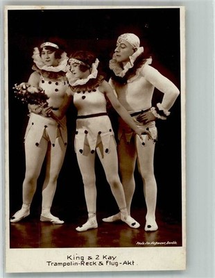 38225267 - King & 2 Kay Trampoline Stretch & Flight Nude Photographer Leo Hoffmann Card