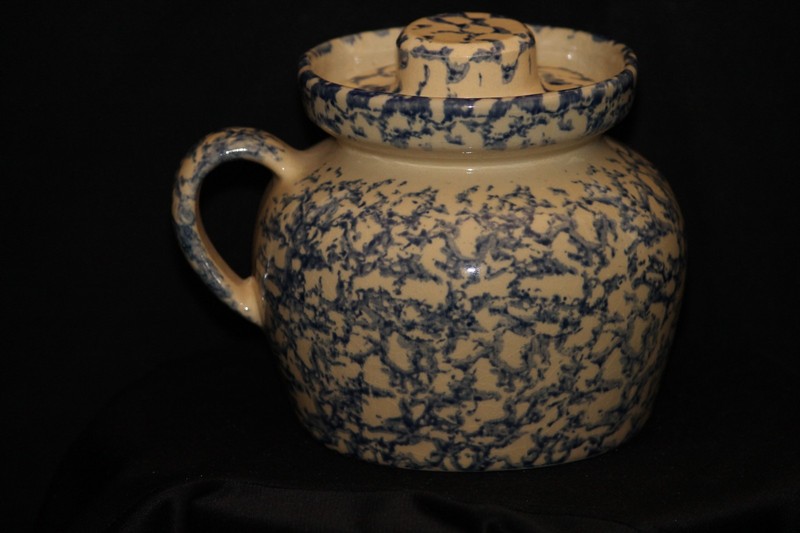 Robinson Ransbottom Blue Spongewear Beanpot Jar w Lid Handle Signed Dated 5-1/2"