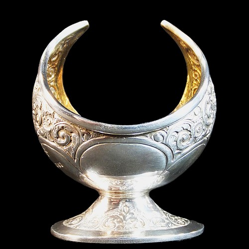 FINE PAIR of VICTORIAN STERLING SILVER NAVETTE SALTS by MARTIN & HALL 1879 - Picture 6 of 10
