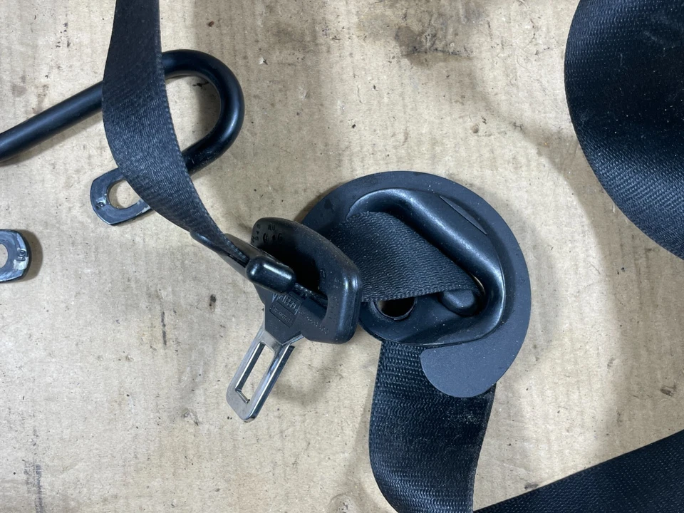 Mini Cooper Paceman 2013-2016 cinturón de seguridad del lado del pasajero delantero derecho OEM. Foto 3 de 4