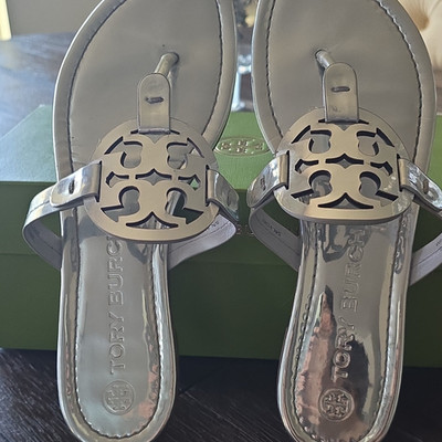 Tory Burch Patent Miller Silver Sandals Sz 8