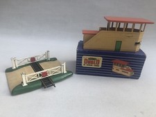 Hornby Dublo OO Gauge D1 Signal Cabin Boxed & Single Track Level Crossing Good+