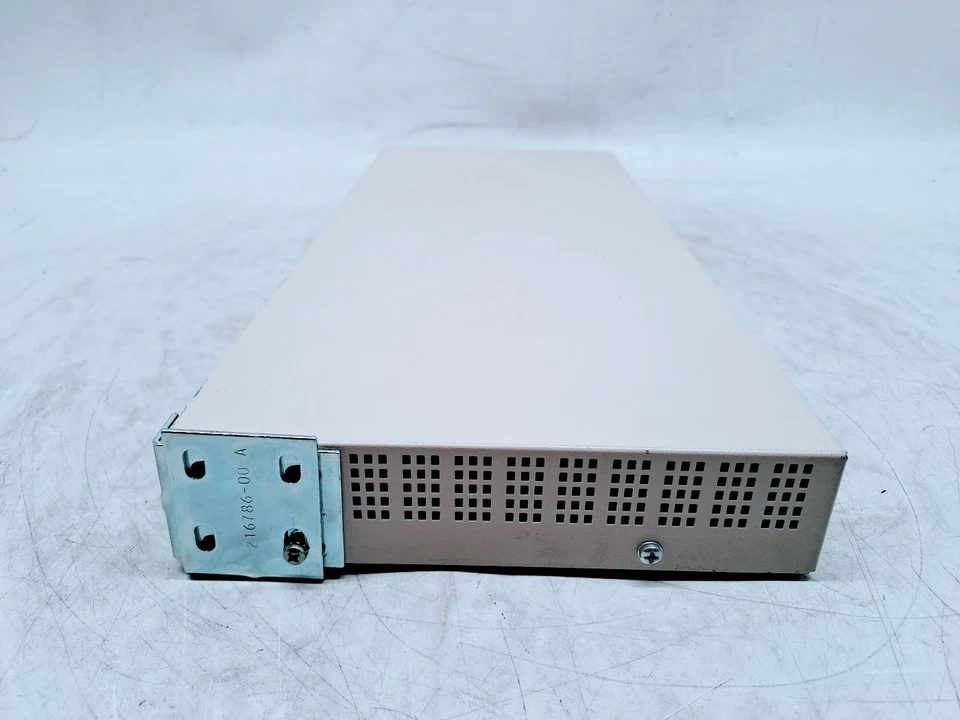 SynOptics LattisHub 2803 16-Port Ethernet - Image 3 of 4