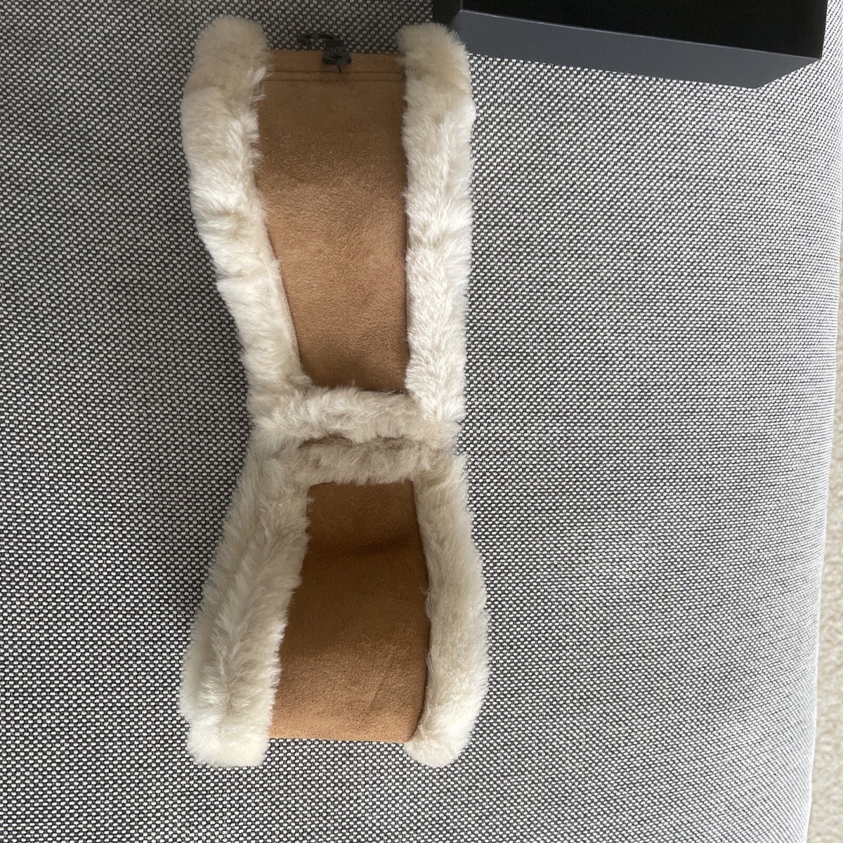 UGG REVERSBLE HEADBAND COLOR CHESTNUT Hair Accessory with Plush Lining NWT Womens UGG Water Resistant Sheepskin Reversible Headband  main image 2