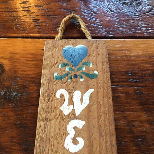 Welcome sign Country Style Hand painted on Wood Plank 18.5” X 4” Hearts - Picture 2 of 4