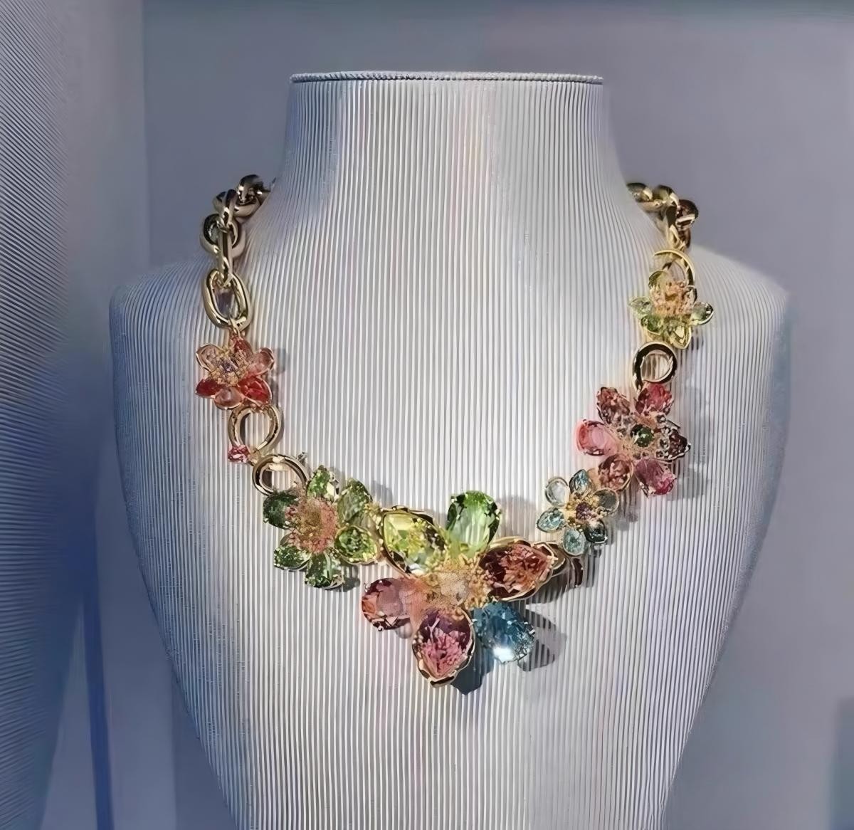 Swarovski ldyllia flower necklace new strap box