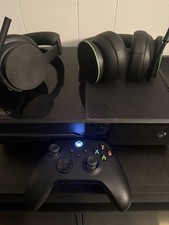 Microsoft Xbox One Console Bundle, controller, headsets Tested Working