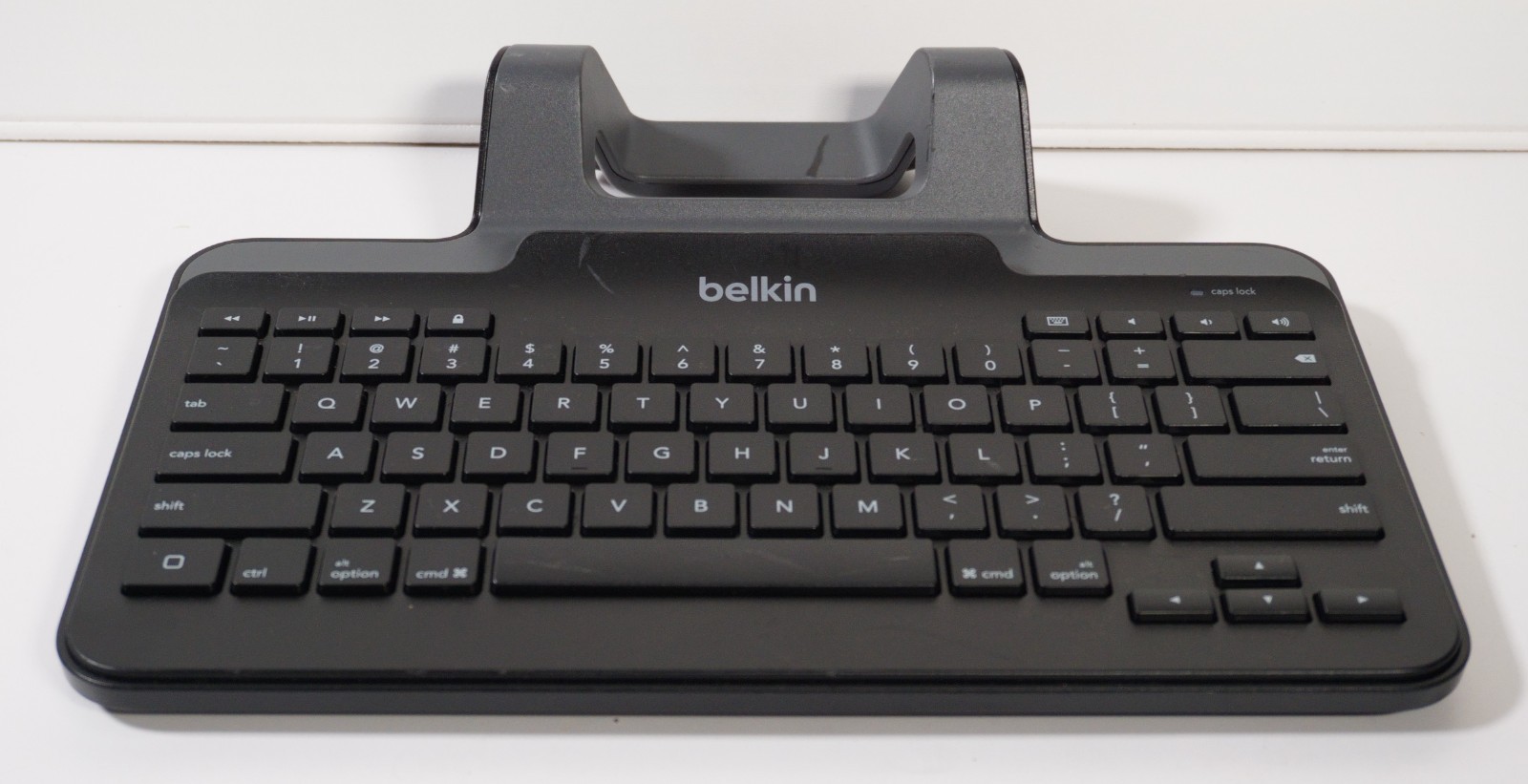 Belkin Wired Keyboard w/ stand for iPad - Lightning Connecto