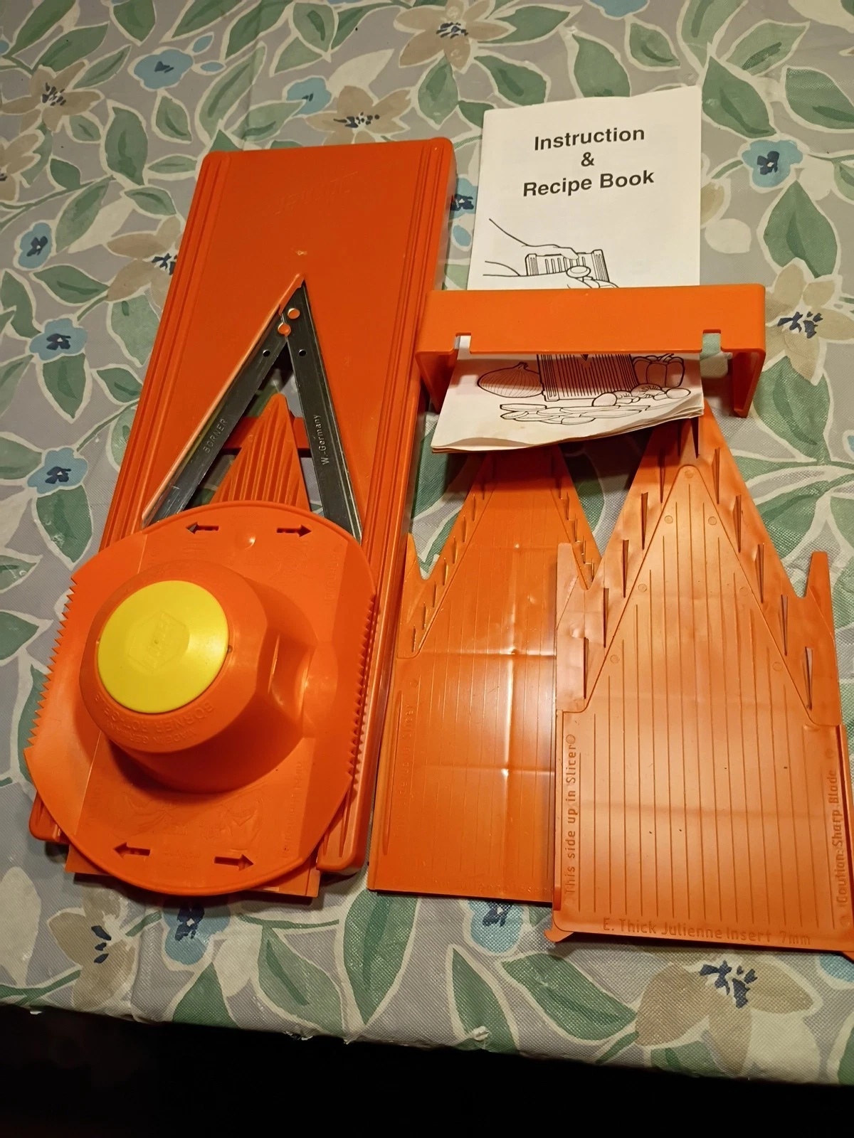 Vintage Borner Mandoline V-Slicer in Orange Great condition mandolin