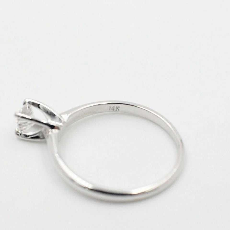 Anillo de compromiso de diamantes Hearts on Fire redondo 0,36 tcw en oro blanco de 14 k Foto 3 de 4