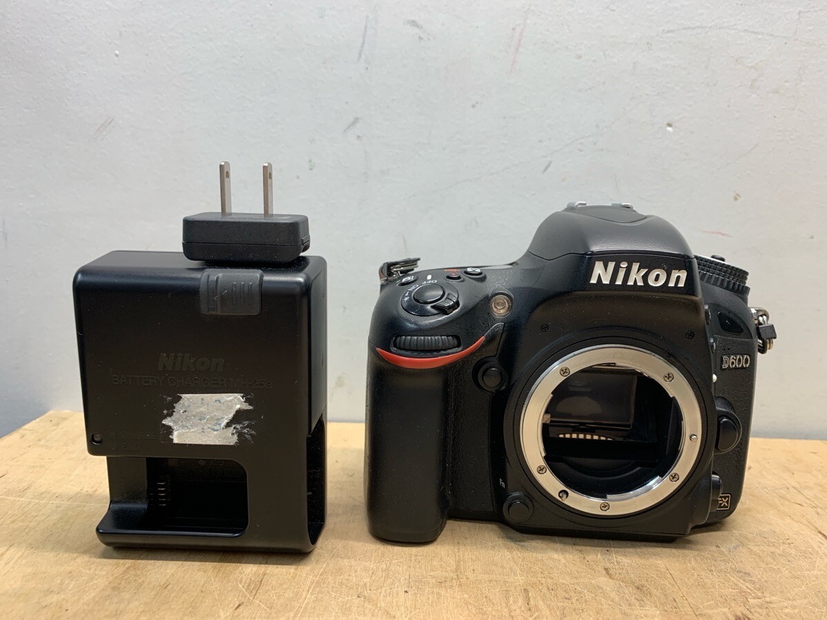 Nikon D600 Digital SLR Camera (Body Charger Only) (E10036026)