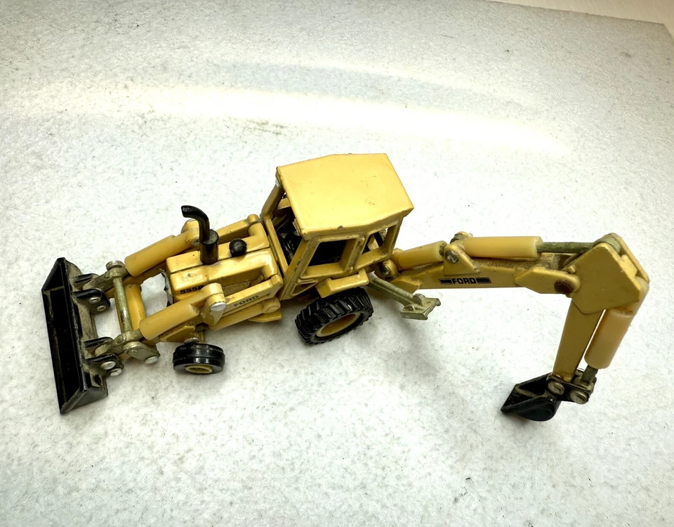 Tractor cargadora y retroexcavadora Ford ERTL 555B escala 1:64 buen estado vintage Foto 2 de 4