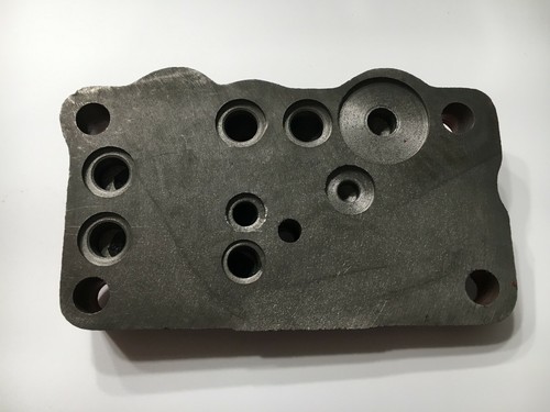 Hydraulic Cover Plate for Ford 600 800 2000 3000 4000 2600 3600 Tractor C5NN475B - Picture 2 of 2